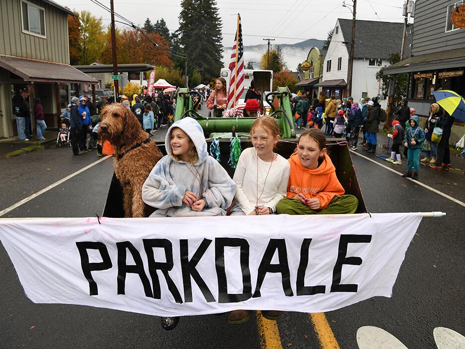 Parkdale Pumpkin Parade draws crowd